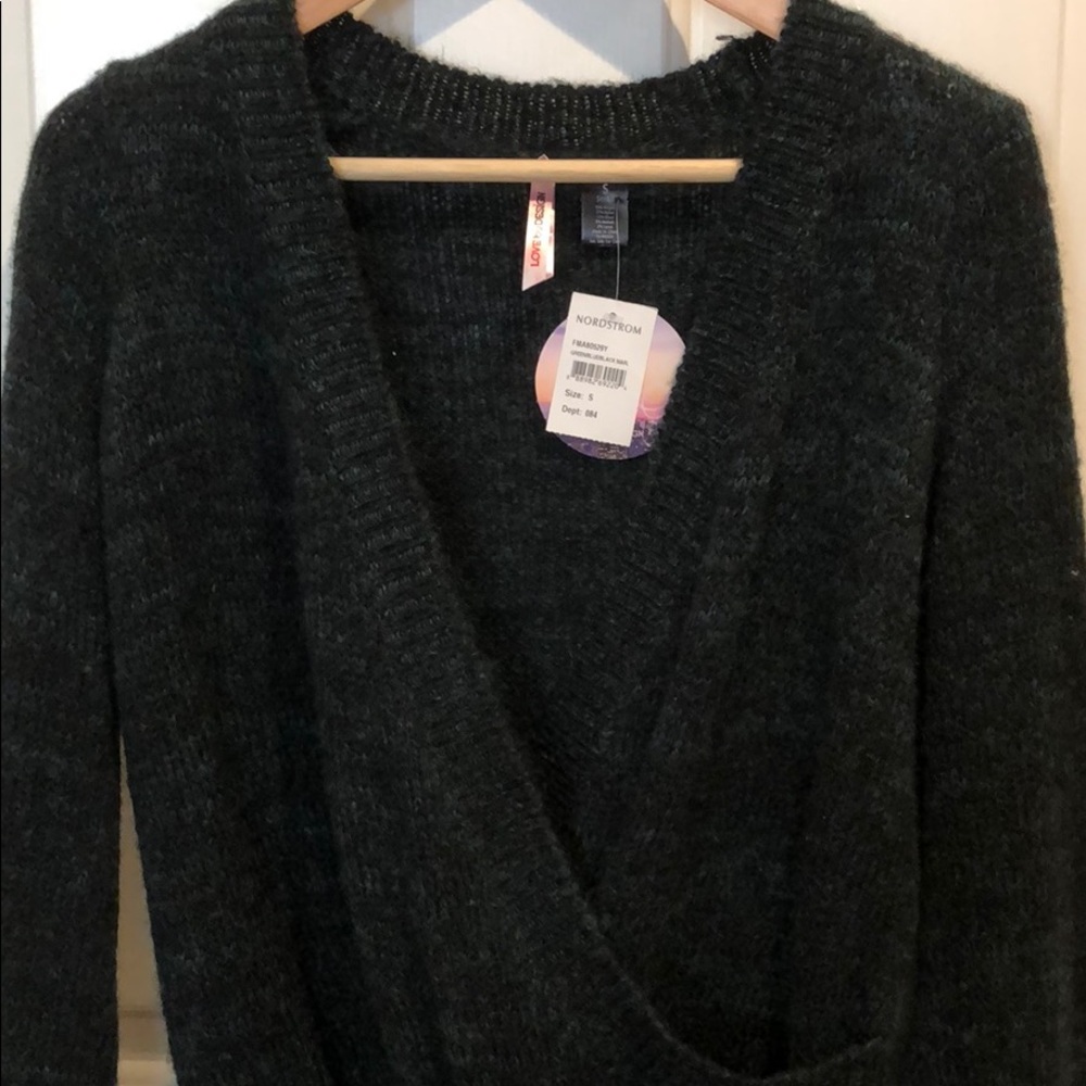 Deep V Sweater - Picture 2 of 3